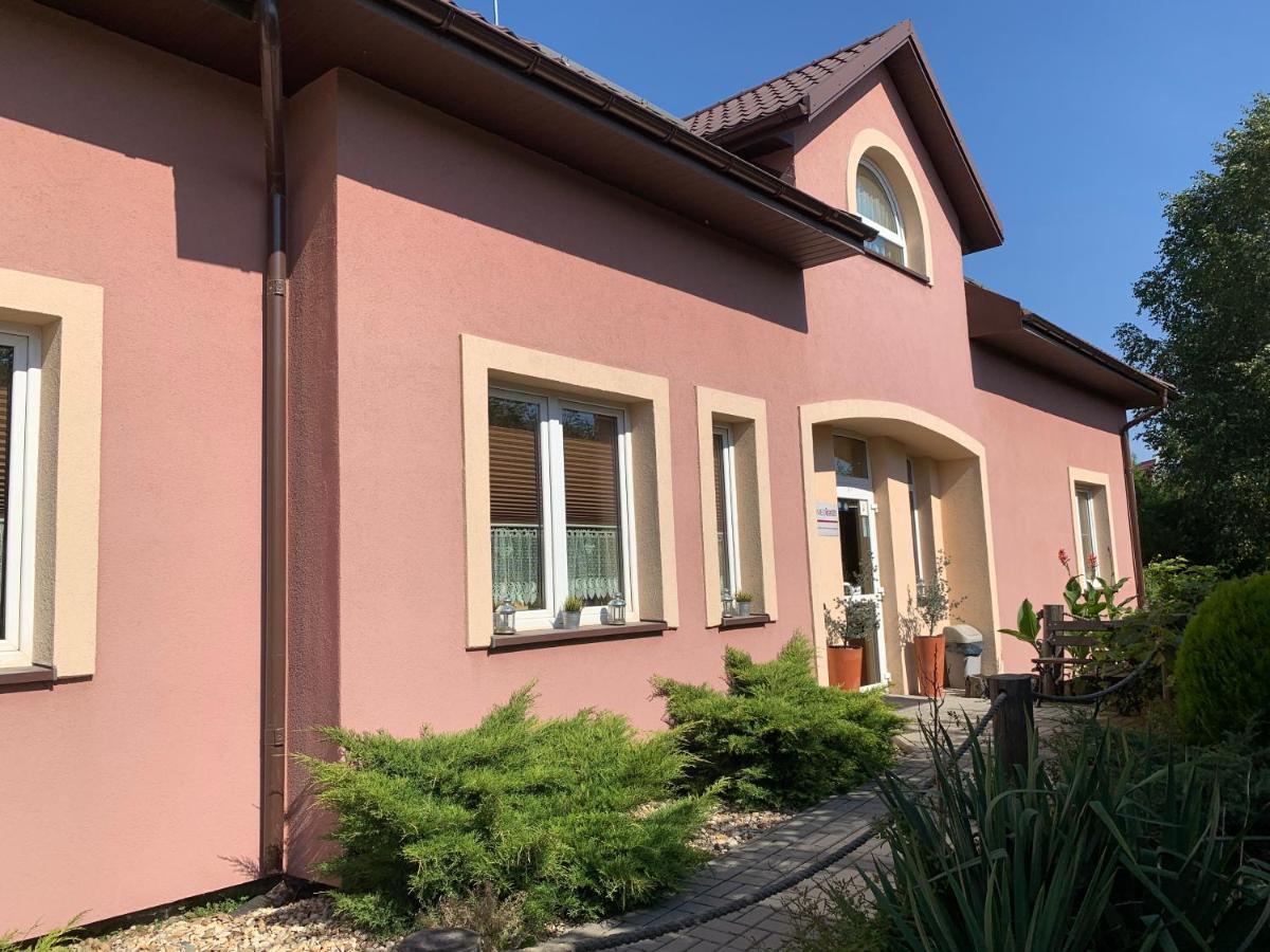 Medison Family Boutique B&B キェルツェ エクステリア 写真