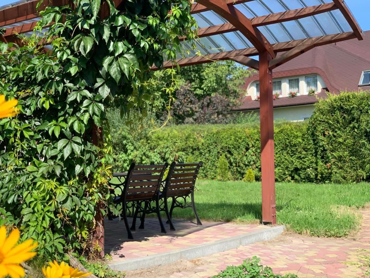 Medison Family Boutique B&B キェルツェ エクステリア 写真